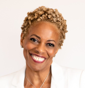 Vernā Meyers headshot